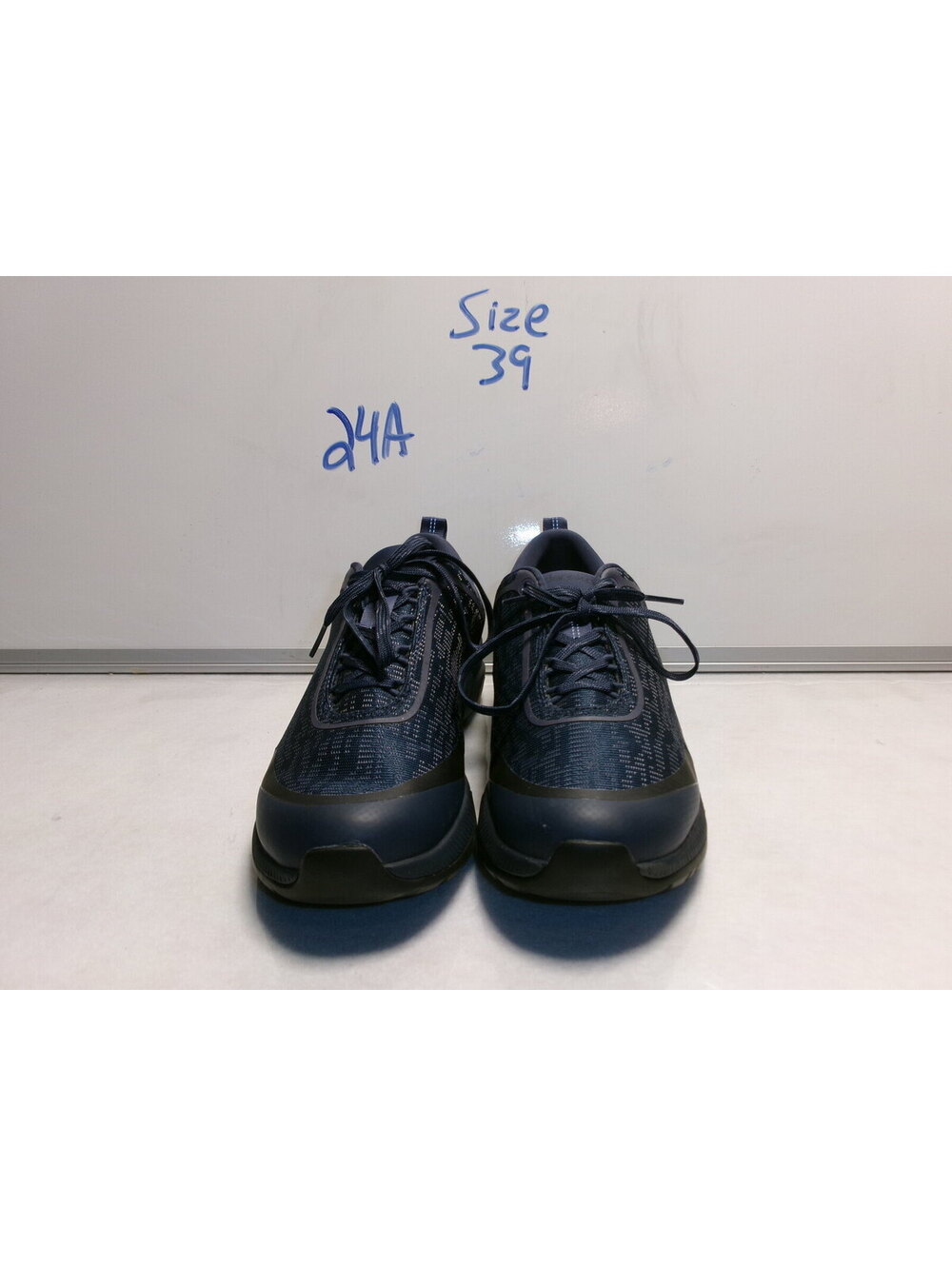 Dansko Women's Size 39 Black Athletic Shoes with Vibram Soles